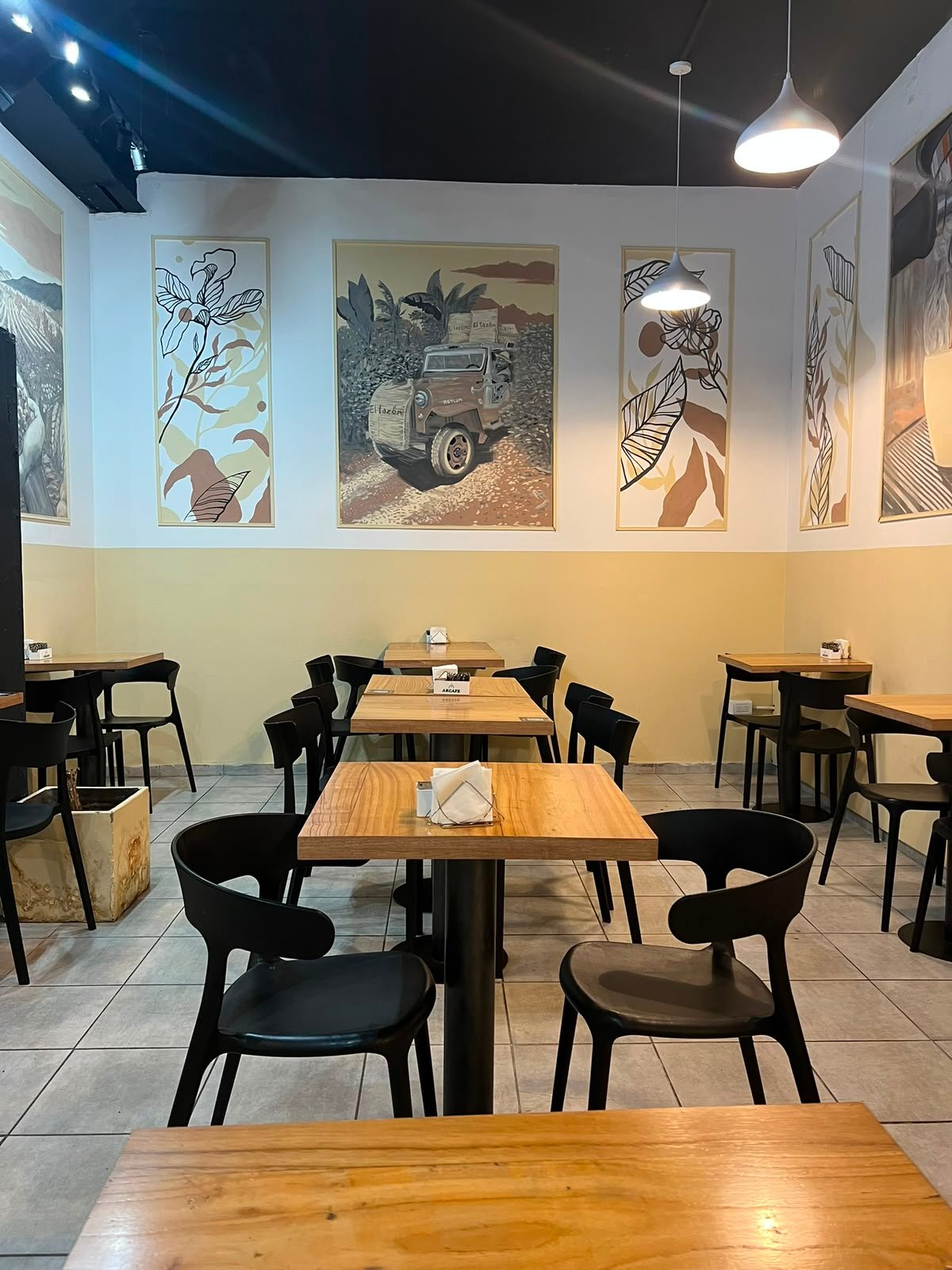 El Tazón - Local